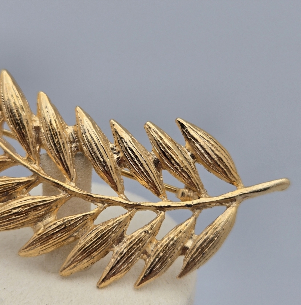 Greek Olive Gold Tone Leaf Branch Brooch Pin Brushed Satin Vintage - Picture 4 of 9